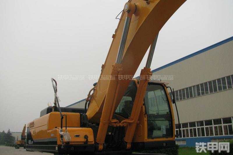 现代R485LC-9T挖掘机局部