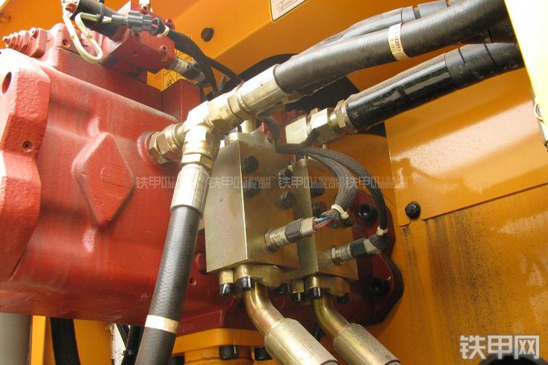 现代R485LC-9T挖掘机局部