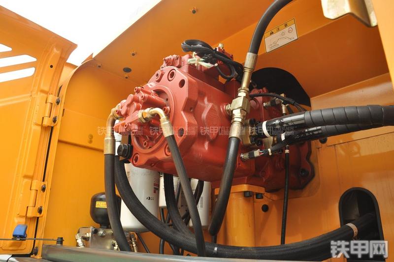 现代R385LC-9T挖掘机局部