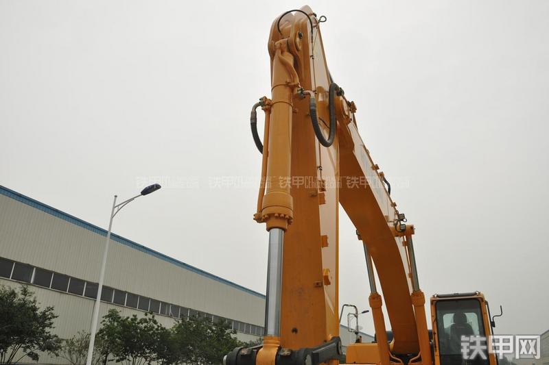 现代R385LC-9T挖掘机局部