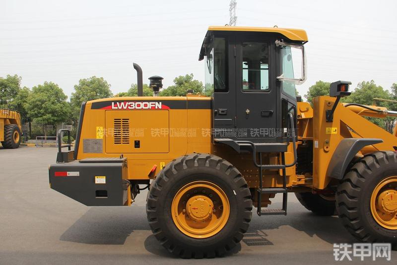 徐工LW300FN装载机局部