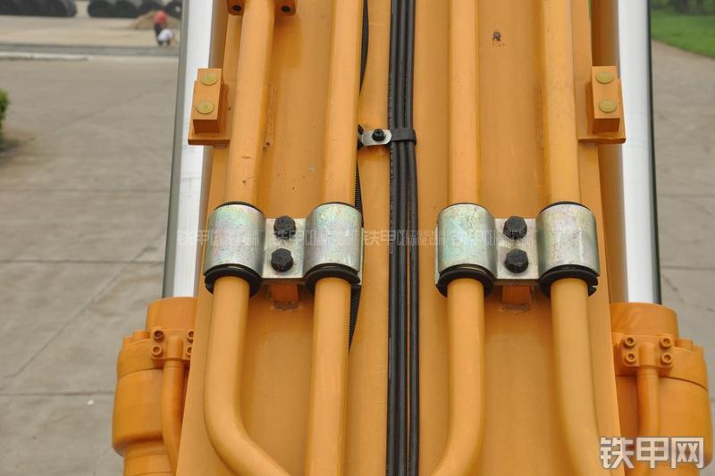 现代R385LC-9T挖掘机局部