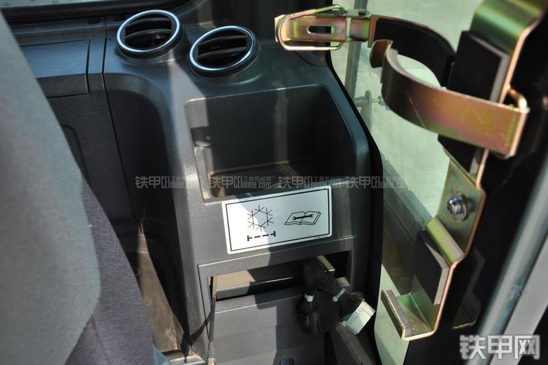 现代R385LC-9T挖掘机局部