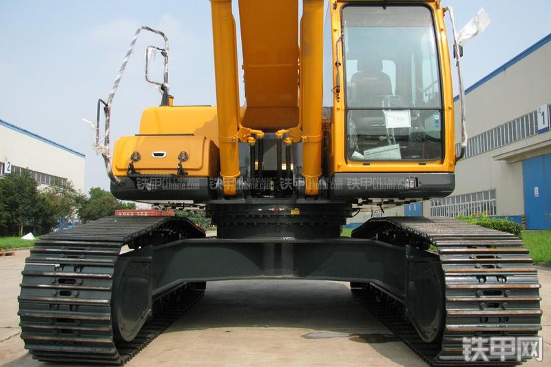 现代R335LC-9T挖掘机局部