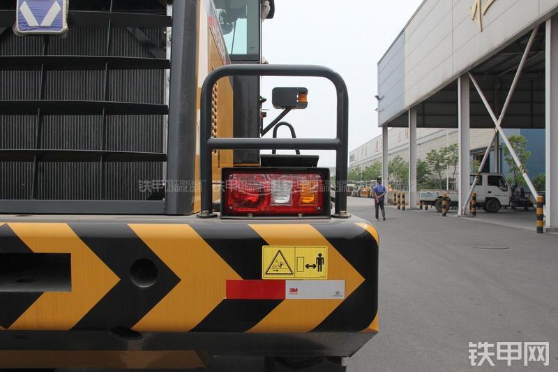 徐工LW300FN装载机局部