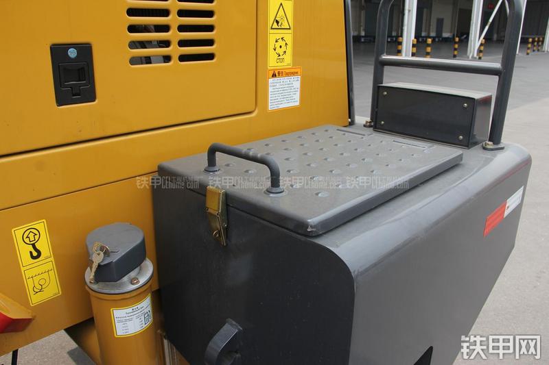 徐工LW300FN装载机局部