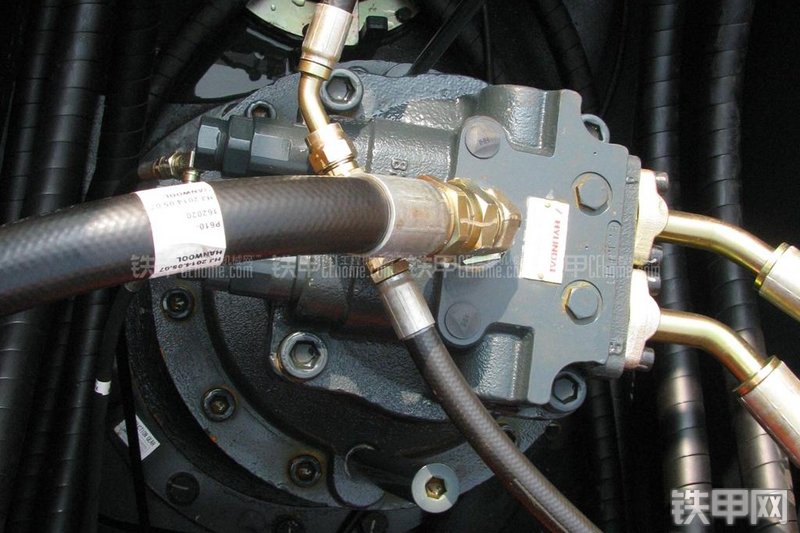 现代R335LC-9T挖掘机局部