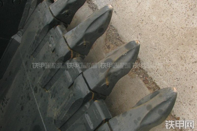 现代R485LC-9T挖掘机局部