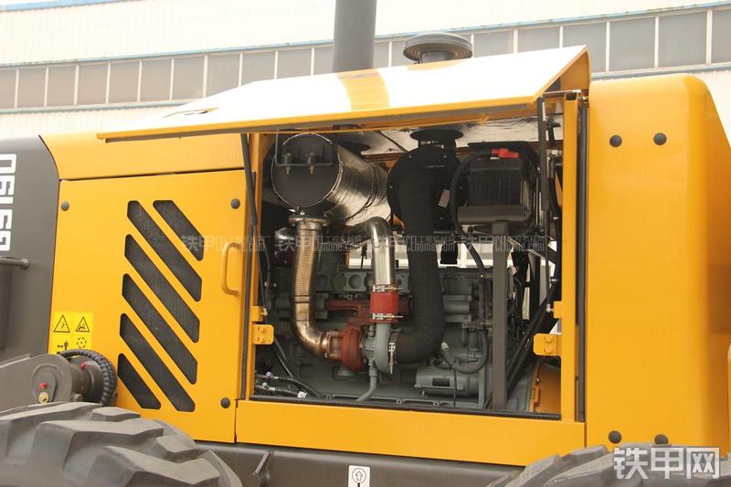 山东临工LG9190平地机局部