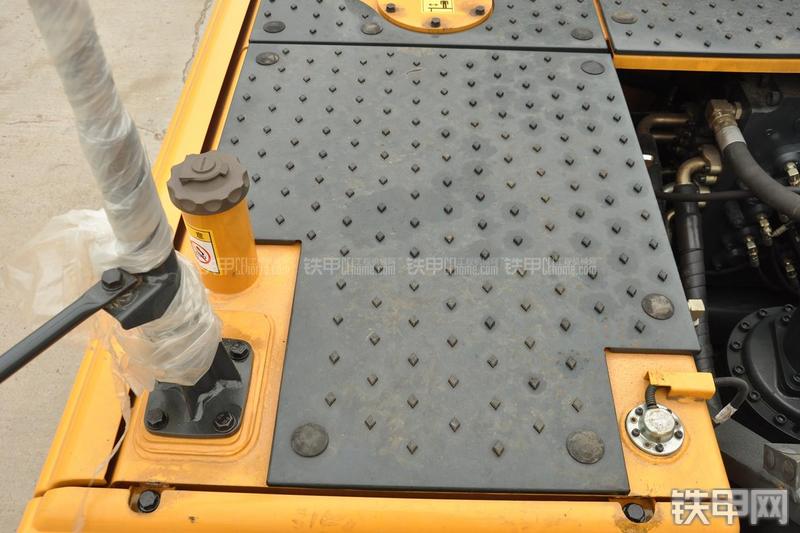 现代R385LC-9T挖掘机局部