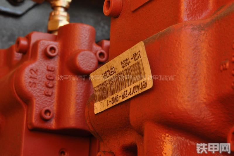 现代R305LC-9T挖掘机局部