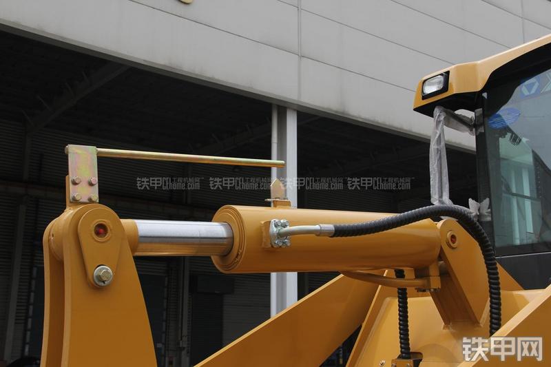 徐工LW300FN装载机局部