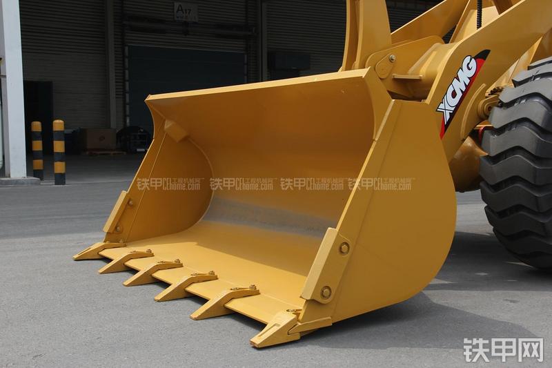 徐工LW300FN装载机局部