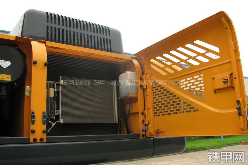 现代R485LC-9T挖掘机局部