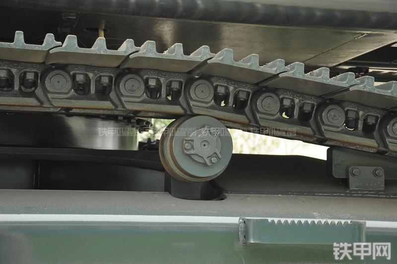 现代R385LC-9T挖掘机局部