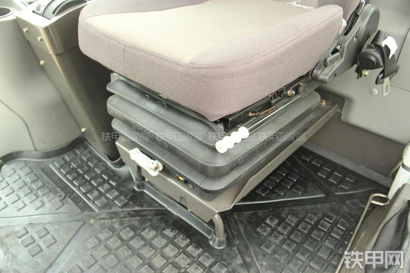 山东临工LG9190平地机局部