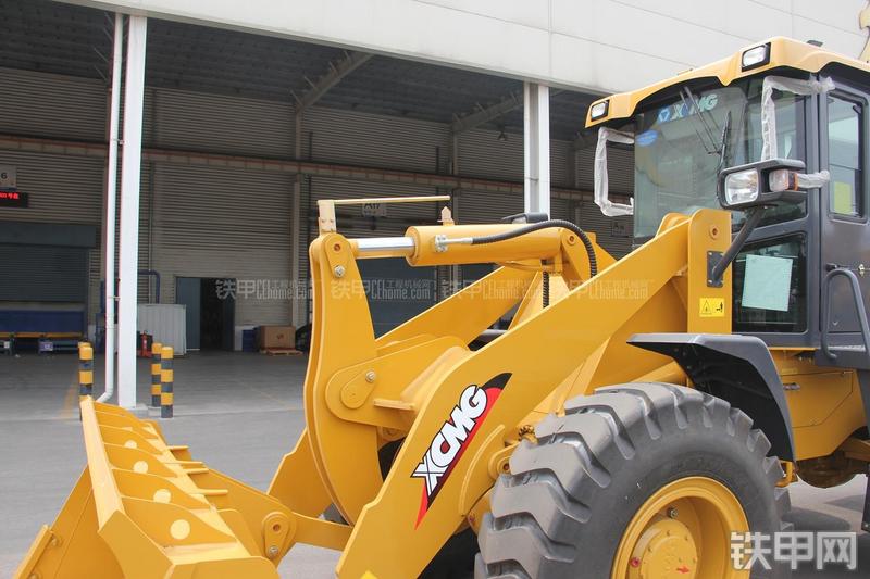 徐工LW300FN装载机局部