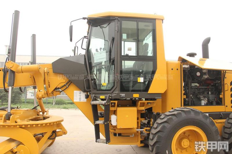 山东临工LG9190平地机局部