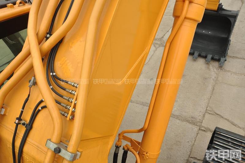 现代R385LC-9T挖掘机局部