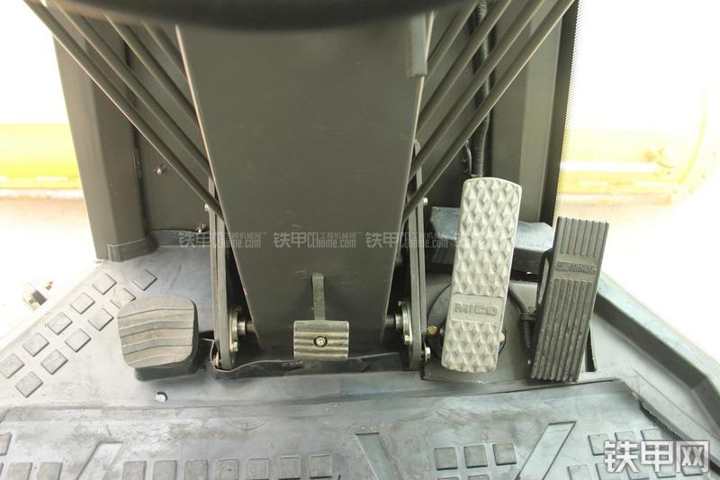 山东临工LG9190平地机局部