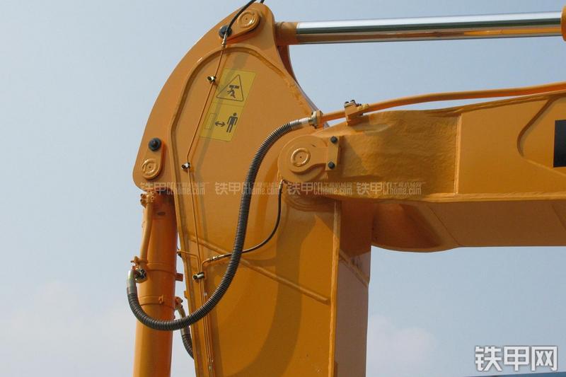 现代R335LC-9T挖掘机局部