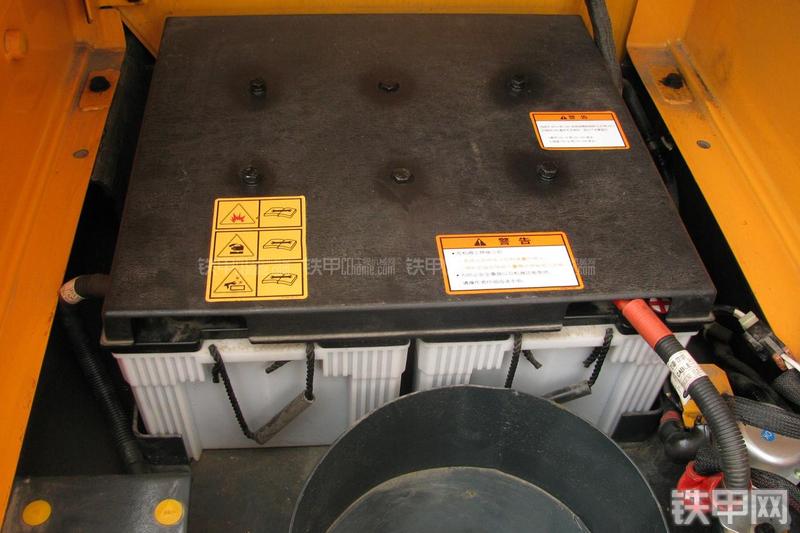 现代R485LC-9T挖掘机局部