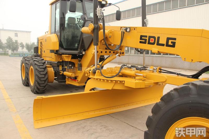 山东临工LG9190平地机局部