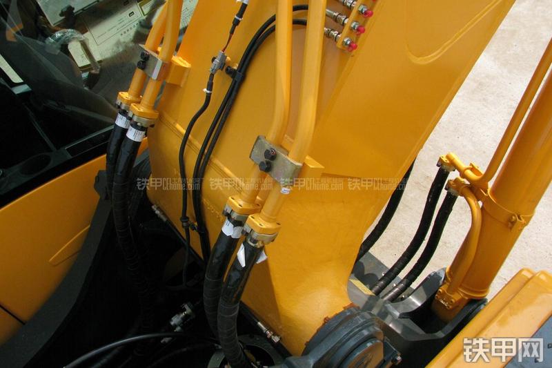 现代R335LC-9T挖掘机局部