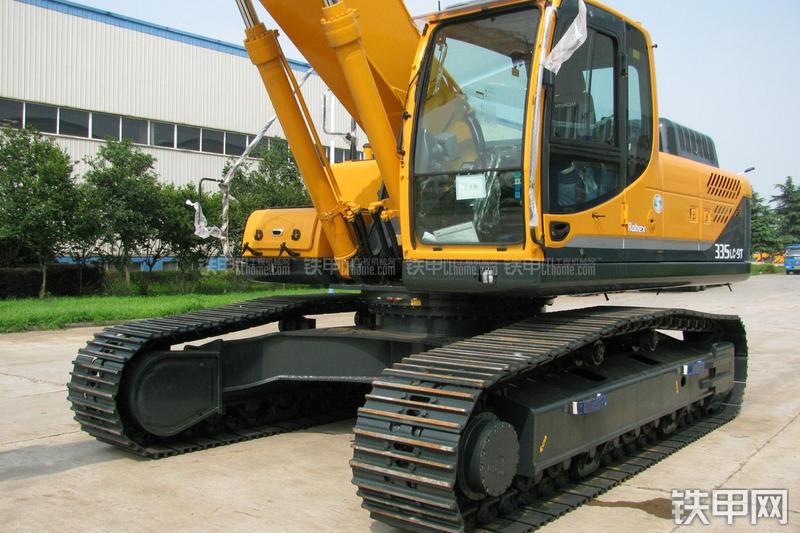 现代R335LC-9T挖掘机局部