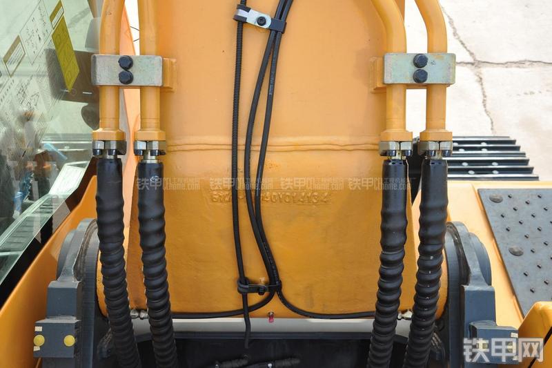 现代R305LC-9T挖掘机局部