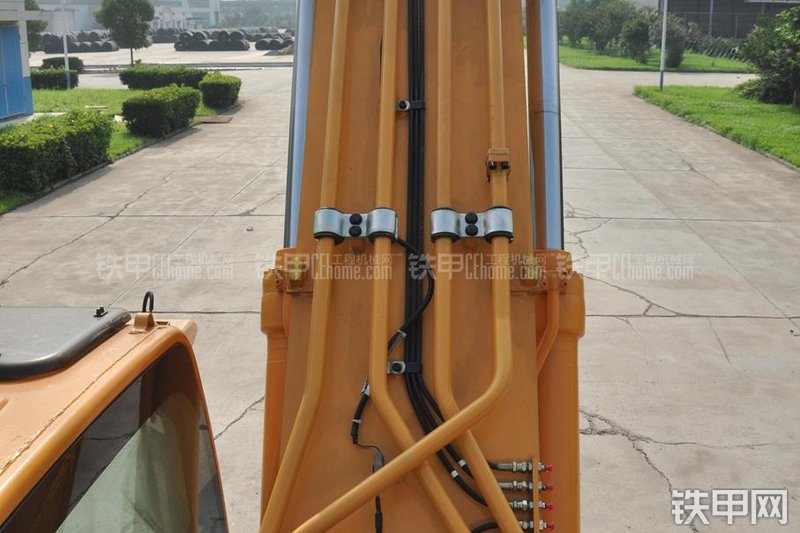 现代R305LC-9T挖掘机局部