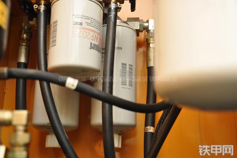 现代R385LC-9T挖掘机局部