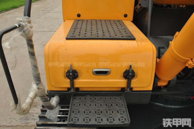 现代R385LC-9T挖掘机局部