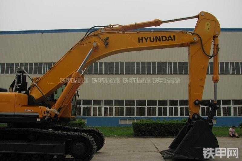 现代R485LC-9T挖掘机局部