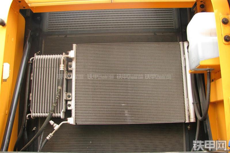 现代R485LC-9T挖掘机局部