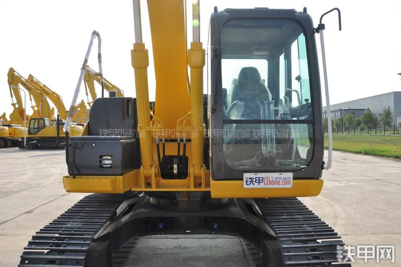 住友SH130-5挖掘机局部