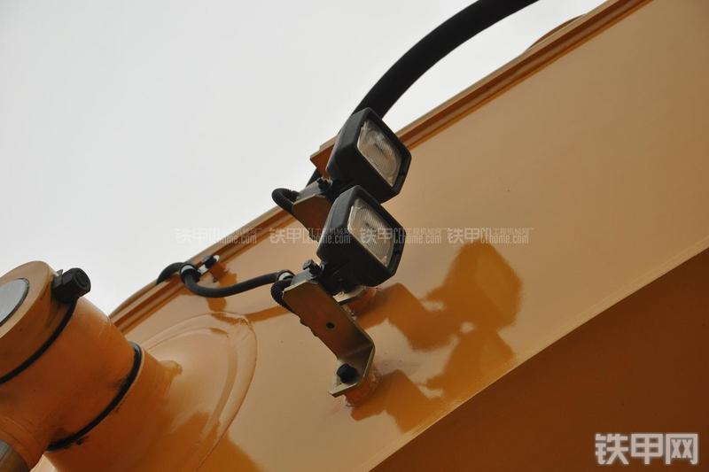 现代R385LC-9T挖掘机局部