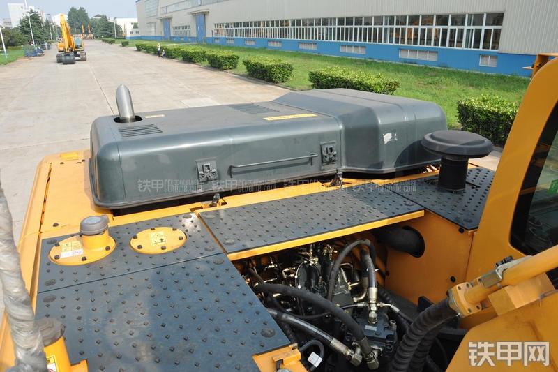 现代R305LC-9T挖掘机局部