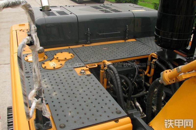 现代R485LC-9T挖掘机局部