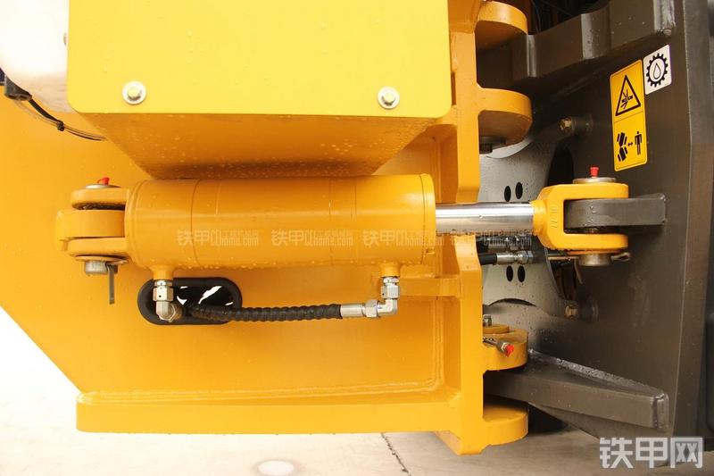 山东临工LG9190平地机局部