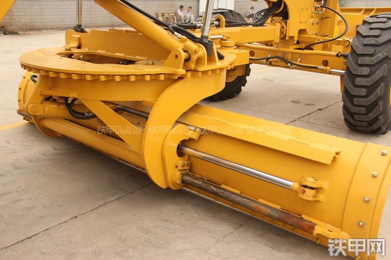 山东临工LG9190平地机局部