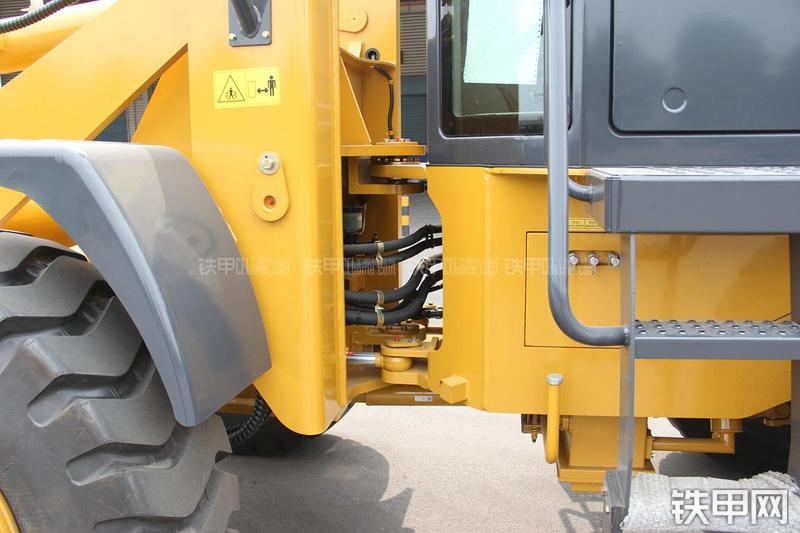 徐工LW300FN装载机局部