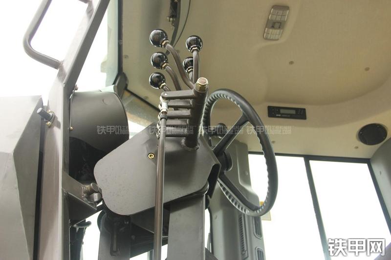 山东临工LG9190平地机局部