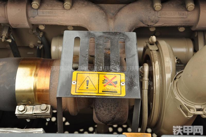 现代R385LC-9T挖掘机局部