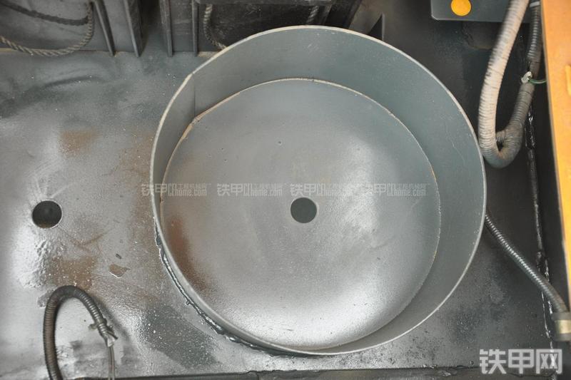 现代R385LC-9T挖掘机局部