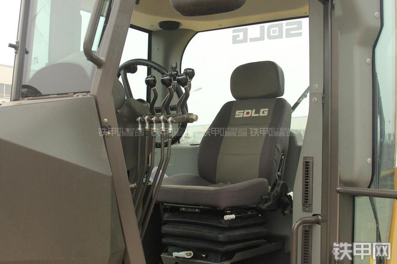 山东临工LG9190平地机局部