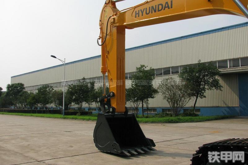 现代R335LC-9T挖掘机局部