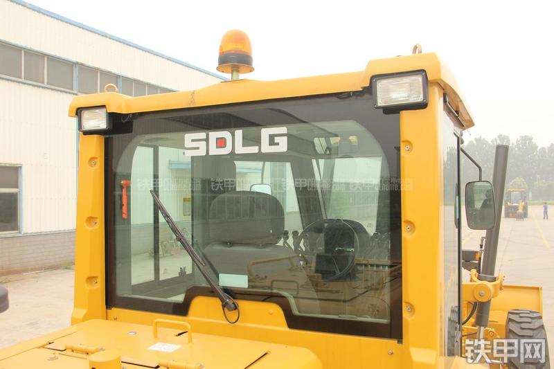 山东临工LG9190平地机局部