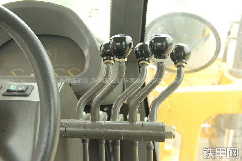 山东临工LG9190平地机局部