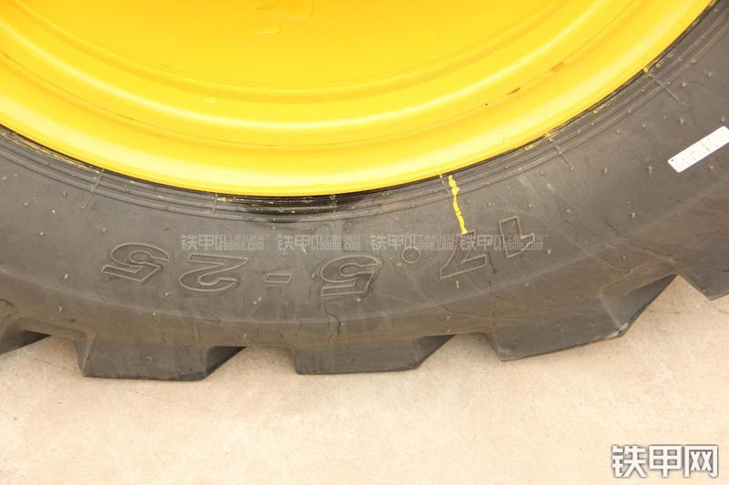 山东临工LG9190平地机局部